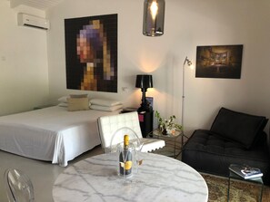 Habitación de diseño doble | Ropa de cama de alta calidad, sistema de insonorización, wifi gratis