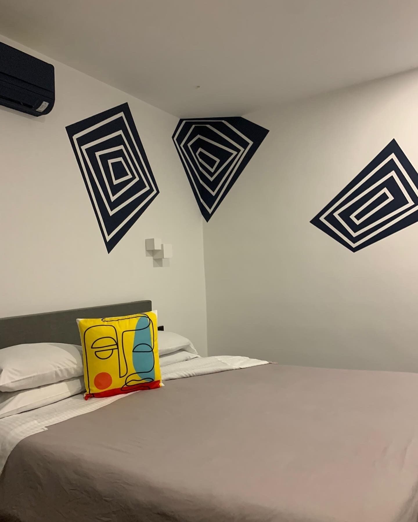 premium bedding, soundproofing, free wifi, bed sheets