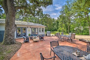 Outdoor dining - Riverside New Magnolia Springs Home w/ Dock, Beach (Foley)