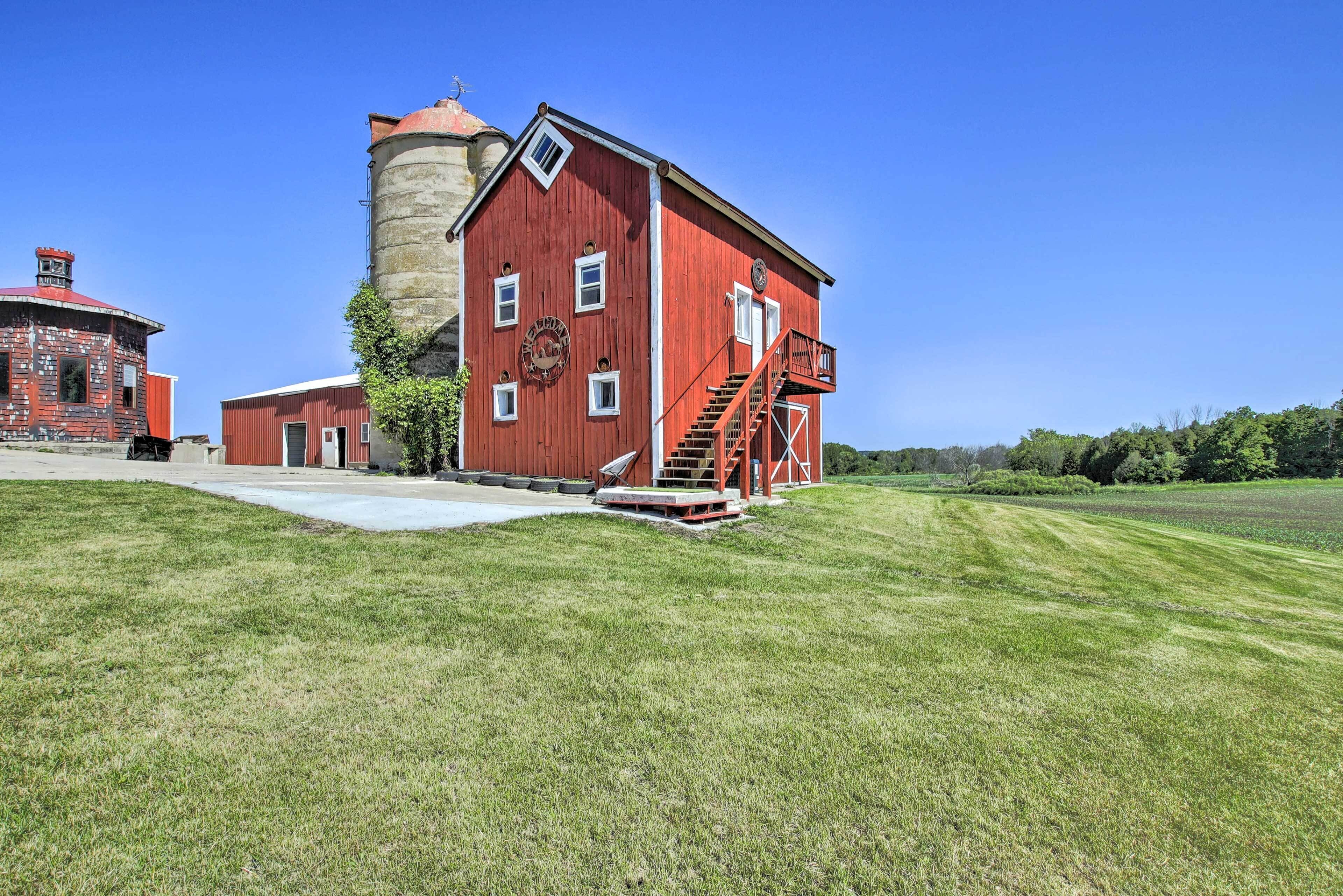 Pet-Friendly Countryside Cottage w/ Fire Pit!