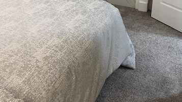 3 Schlafzimmer, Schreibtisch, Bügeleisen/Bügelbrett, Reisekinderbett
