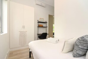 Iron/ironing board, free WiFi, bed sheets