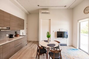 SWEET 3 Bed 3 Bath with Private Balconies NEW | Private kitchen
