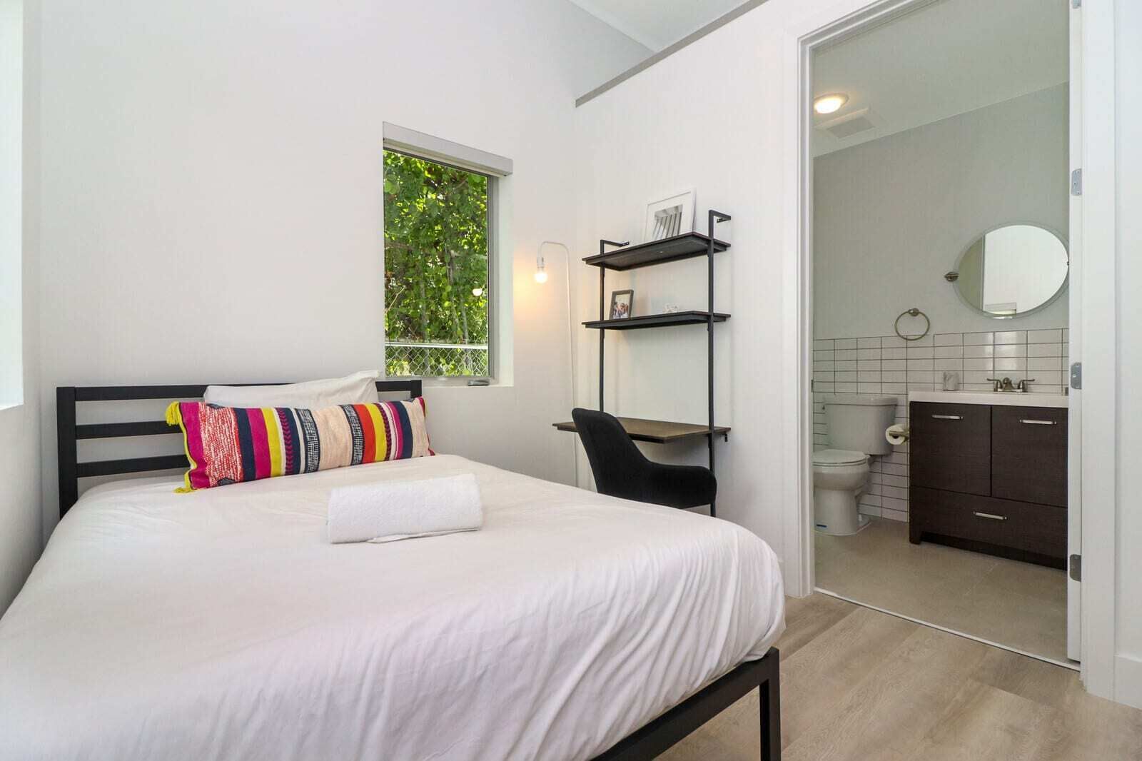 Iron/ironing board, free WiFi, bed sheets