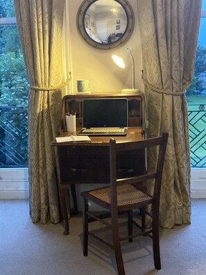 Interior - Spacious Regency Crescent Idyllic Location (Bath)