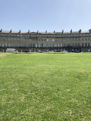Exterior - Spacious Regency Crescent Idyllic Location (Bath)