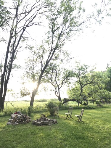 Gorgeous Historic Farmhouse w Hot Tub & Hiking Trails