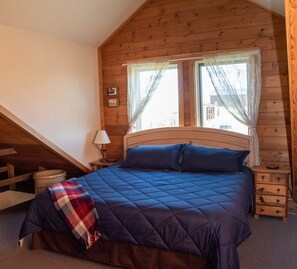 4 bedrooms, desk, iron/ironing board, free WiFi