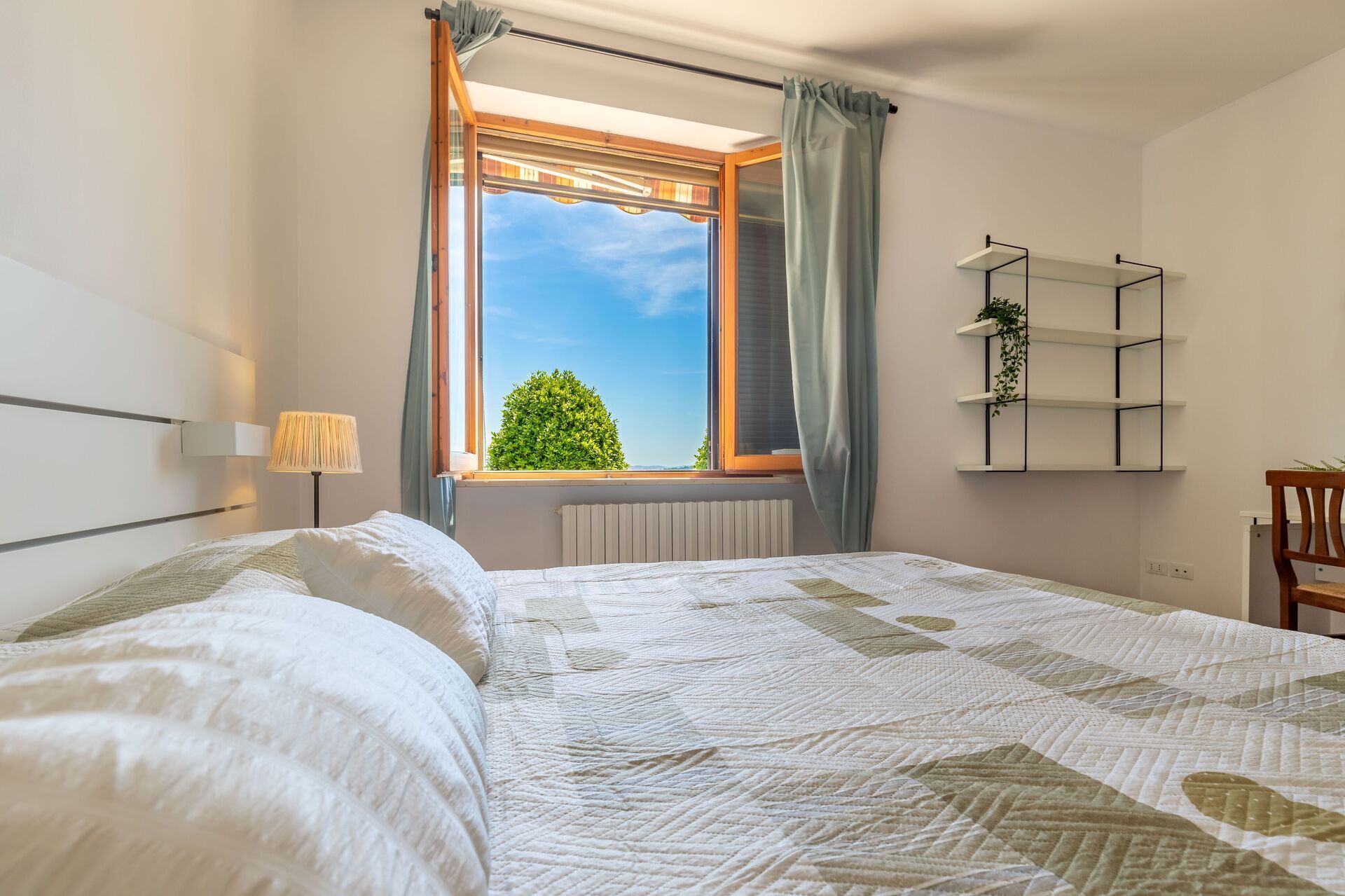 3 soveværelser, skrivebord, strygejern/strygebræt, weekendseng