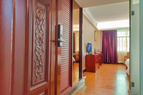 Huayang Hotel