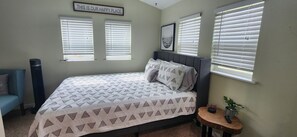 1 bedroom, free WiFi, bed sheets - Calhoun Lakehouse on Monkey Island (Afton)