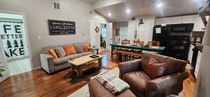 Smart TV, fireplace, books, stereo - Calhoun Lakehouse on Monkey Island (Afton)