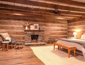 2 bedrooms, travel crib, free WiFi, bed sheets - Sugar Mountain Log Cabin with Hot Tub, Fire Pit & Modern Comforts (Banner Elk)