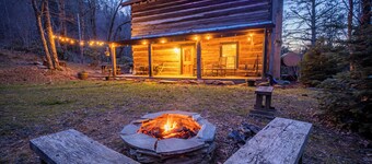 Sugar Mountain Log Cabin with Hot Tub, Fire Pit & Modern Comforts