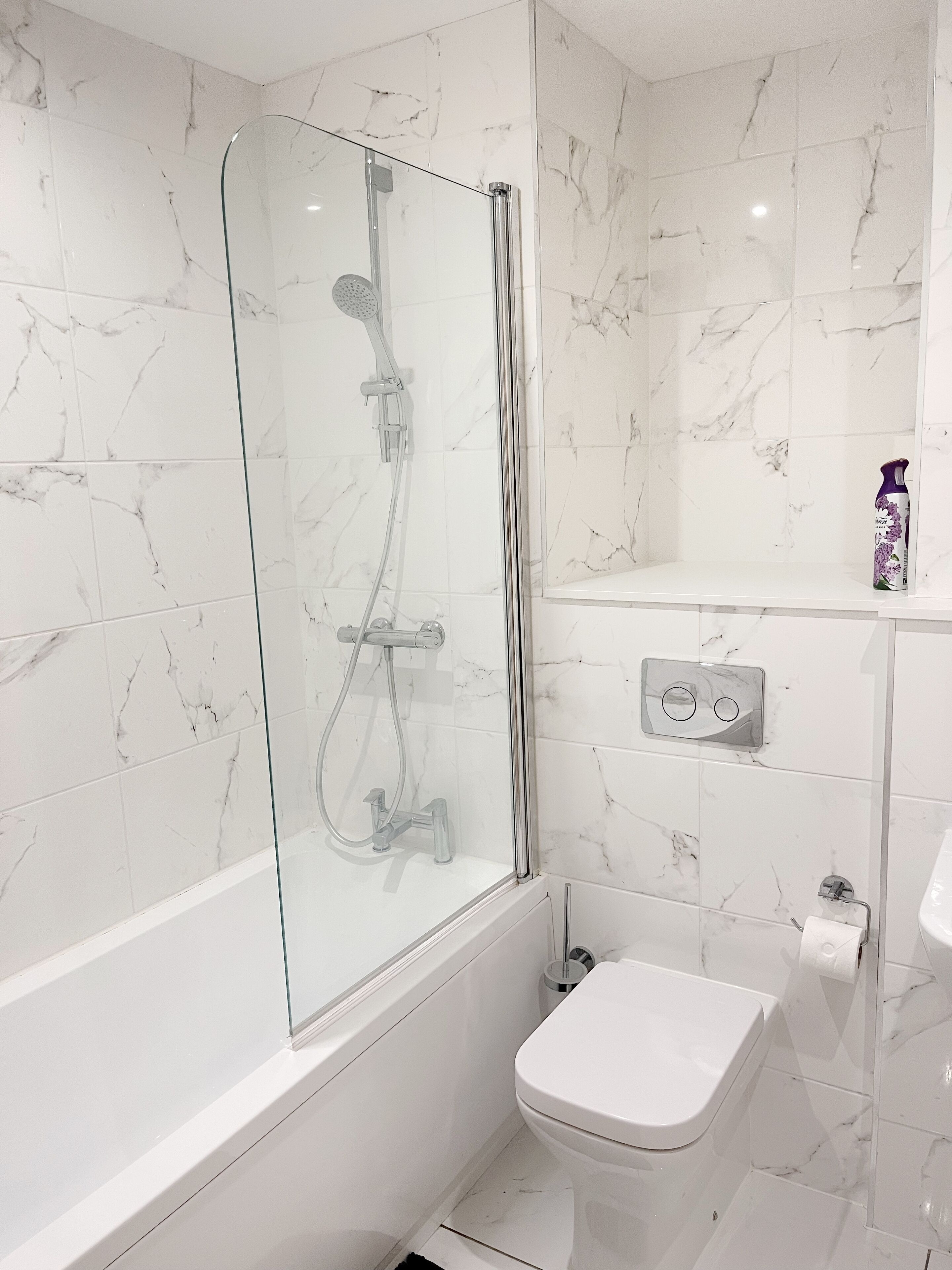 Combined shower/bathtub