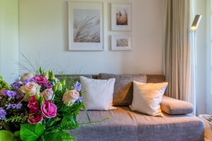 Unclassified image, 3 of 20, button