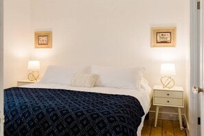 2 bedrooms, desk, iron/ironing board, free WiFi - 2 BD Quiet Neighborhood with AC, Desk, Fast Wifi (Torrance)