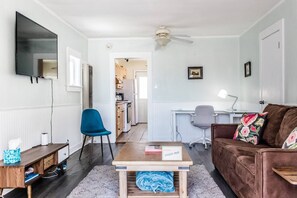 Smart TV, offices - 2 BD Quiet Neighborhood with AC, Desk, Fast Wifi (Torrance)