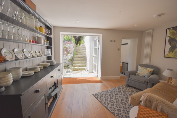 المنشأة من الداخل