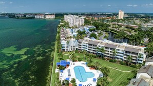 An aerial view of a hotel with a large swimming pool, multiple buildings, and a waterfront location. - Paradise Penthouse (St. Petersburg)