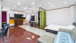 1 bedroom, free WiFi - Gapyeong Hillhouse Pension (Gapyeong)