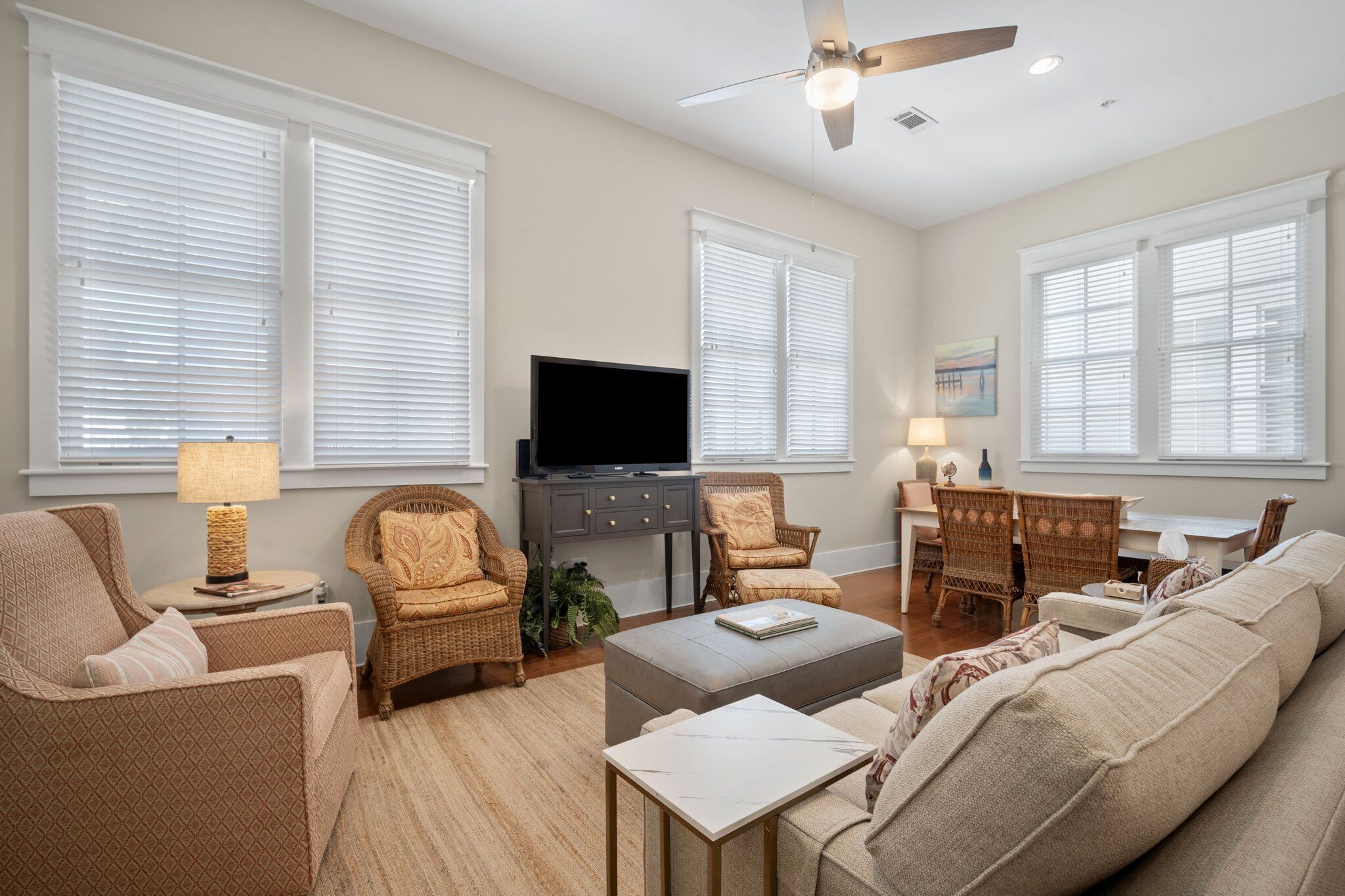 New Listing! Habersham Flat - Sleeps 4 Walking Distance to Pool and Market St