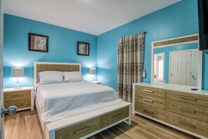 1 bedroom, iron/ironing board, free WiFi, bed sheets - Beach Nest Escape - 5 Pools • Hot Tub • Gym • Wi-Fi (Panama City Beach)