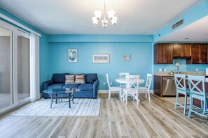 Smart TV - Beach Nest Escape - 5 Pools • Hot Tub • Gym • Wi-Fi (Panama City Beach)