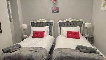 5 slaapkamers, een strijkplank/strijkijzer, wifi, beddengoed