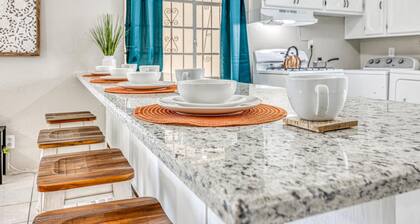 🌴14 GUESTS/FULL KITCHEN/BACKYARD/5 ROOMS
