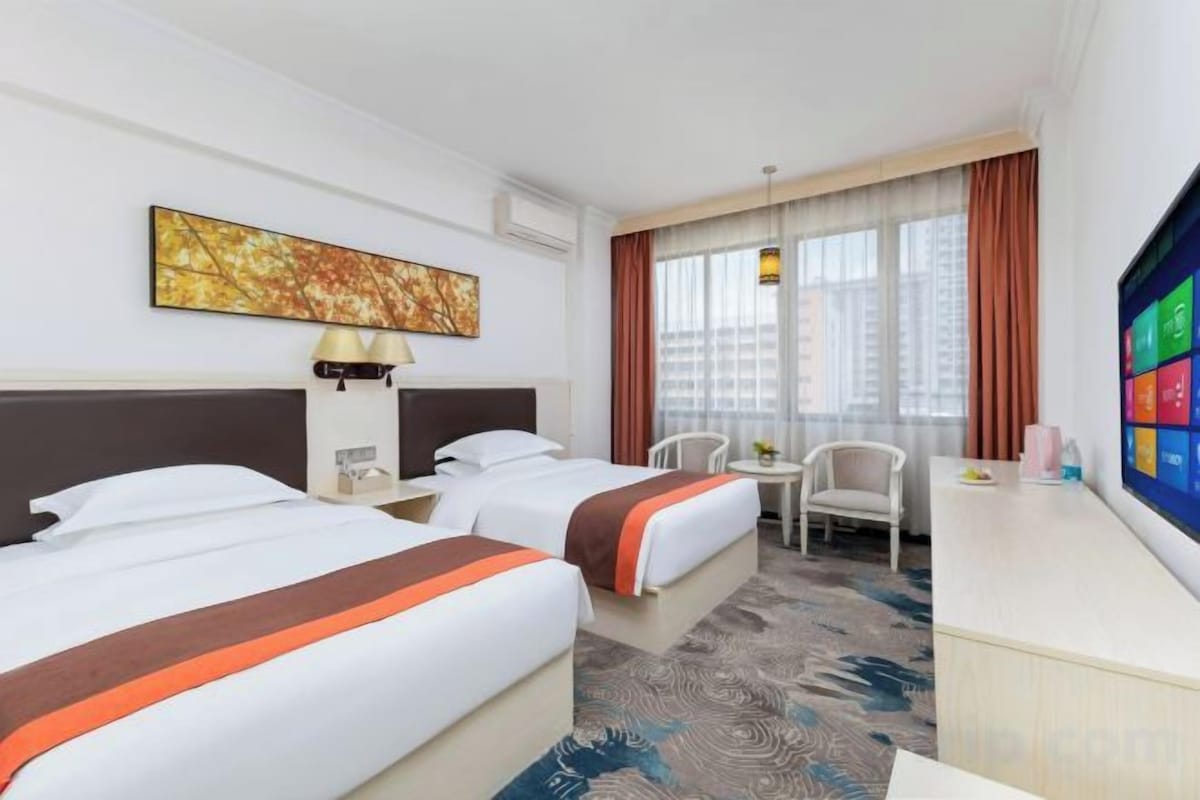 Sunshine 2-bed Room