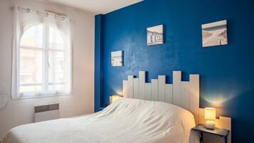 1 chambre, fer et planche Ă repasser