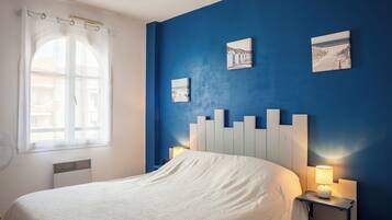 1 slaapkamer, een strijkplank/strijkijzer