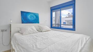 2 chambres, fer et planche à repasser, Wi-Fi gratuit, draps fournis