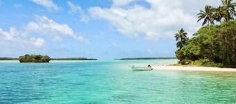 HAPPY FUN  BLUE HOUSE for 8 people kids, pets friendly, 3 miles from the  beach🏖️