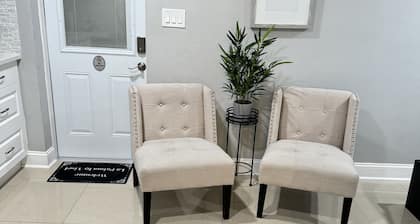Welcome toCozy La Palma B, is quite and clean pleace