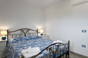 2 slaapkamers, een strijkplank/strijkijzer, gratis wifi, beddengoed