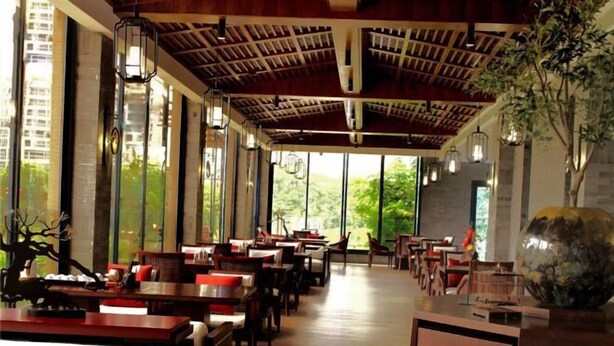 A spacious restaurant with high ceilings, large windows, and wooden tables and chairs. - Aile Holiday Hotel (Sanming)