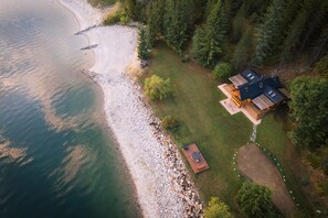 Exterior - Private Luxury Lake House on large waterfront property with fire-heated hot tub (Nakusp)