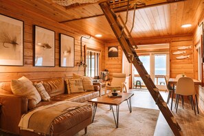 Smart TV, fireplace, books, music library - Private Luxury Lake House on large waterfront property with fire-heated hot tub (Nakusp)