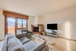 TV - Casa Alexander, Riva del Garda, Italy (Riva del Garda)