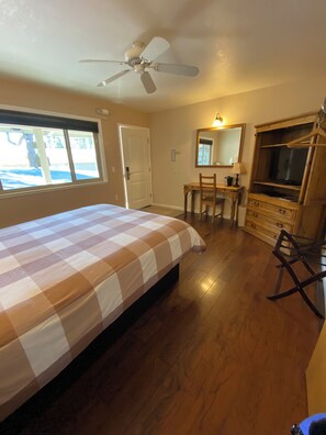 Standard Room, 1 Queen Bed, Accessible, Non Smoking | 1 bedroom, desk, laptop workspace, free WiFi