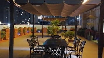 تناول الطعام بالخارج