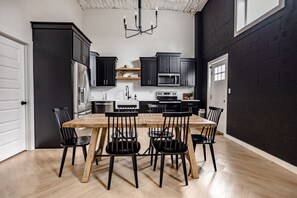Dining - High-end luxurious loft within walking distance to downtown! (Mountain Home)
