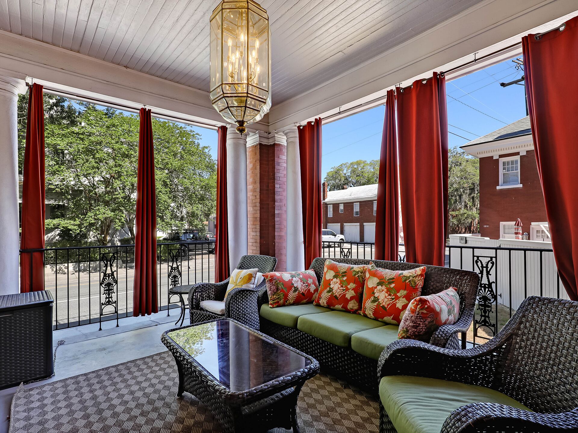 Beautiful 7 Bedroom Home for 20 Heated Pool Access By Southern Belle Savannah