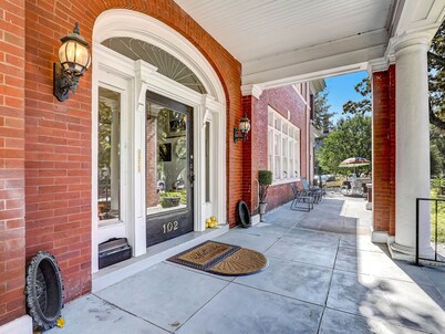 Beautiful 7 Bedroom Home for 20 Heated Pool Access