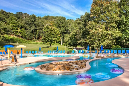 Summer Morning - Resort access, 4 bd/3.5 ba, fire pit - Mr. Lake Lure Vacation Rentals