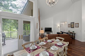 Interior - Summer Morning - Resort access, 4 bd/3.5 ba, fire pit - Mr. Lake Lure Vacation Rentals (Lake Lure)