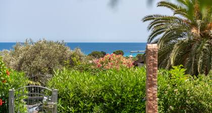 Maison de vacances 'La Casa di Silvia' avec vue sur la mer, jardin et terrasse privée.