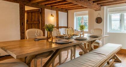 Landers, Cheltenham - sleeps 10 guests in 5 bedrooms